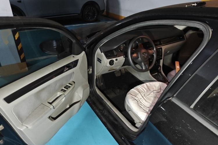 Used Volkswagen Bora 2013 1.6L Automatic Fashion Model Driver Seat