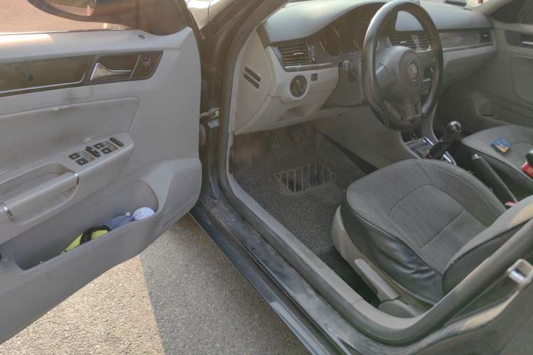 Used Volkswagen Bora 2013 1.6L Manual Fashion Edition Driver Seat
