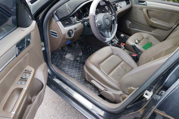 Used Volkswagen Bora 2013 1.6L Manual Comfort Model Driver Seat