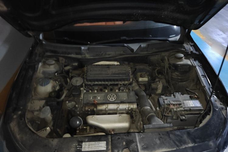 Used Volkswagen Bora 2013 1.6L Automatic Fashion Model Engine Bay