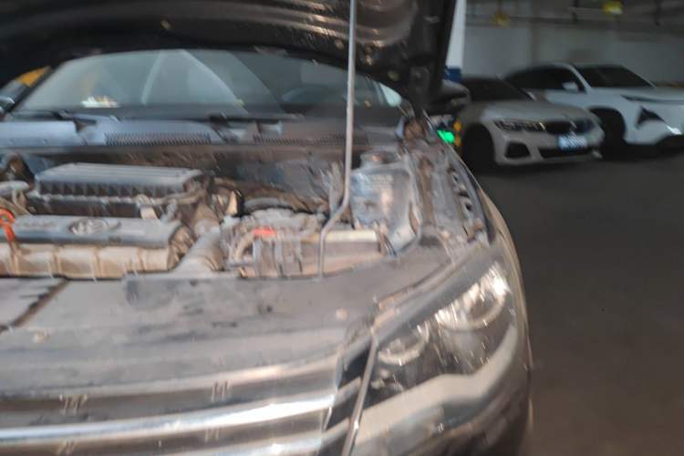 Used Volkswagen Bora 2013 1.6L Automatic Fashion Model Engine Bay Left