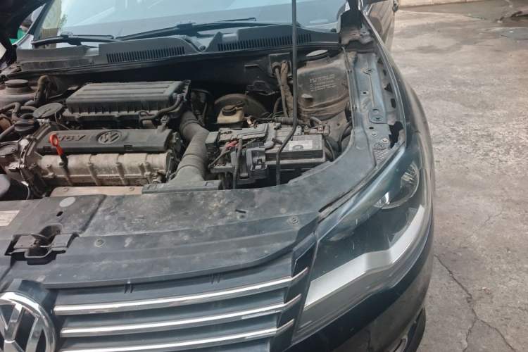 Used Volkswagen Bora 2013 1.6L Automatic Fashion Model Engine Bay Left