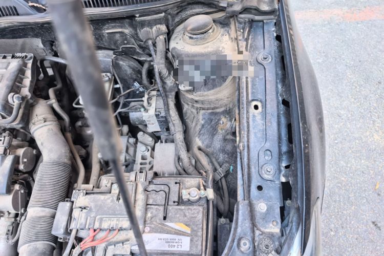 Used Volkswagen Bora 2013 1.6L Automatic Luxury Model Engine Bay Left
