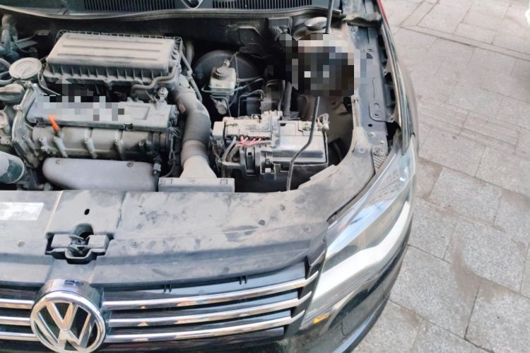 Used Volkswagen Bora 2013 1.6L Manual Fashion Edition Engine Bay Left