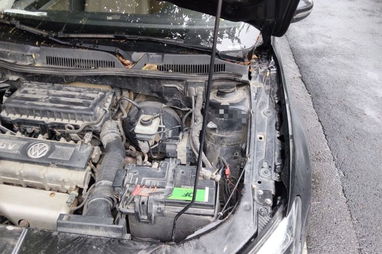 Used Volkswagen Bora 2013 1.6L Automatic Fashion Model Engine Bay Left