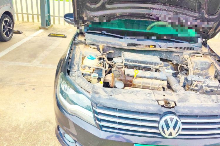 Used Volkswagen Bora 2013 1.6L Manual Comfort Model Engine Bay Right