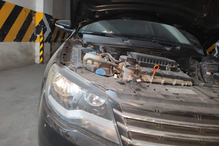 Used Volkswagen Bora 2013 1.6L Automatic Fashion Model Engine Bay Right