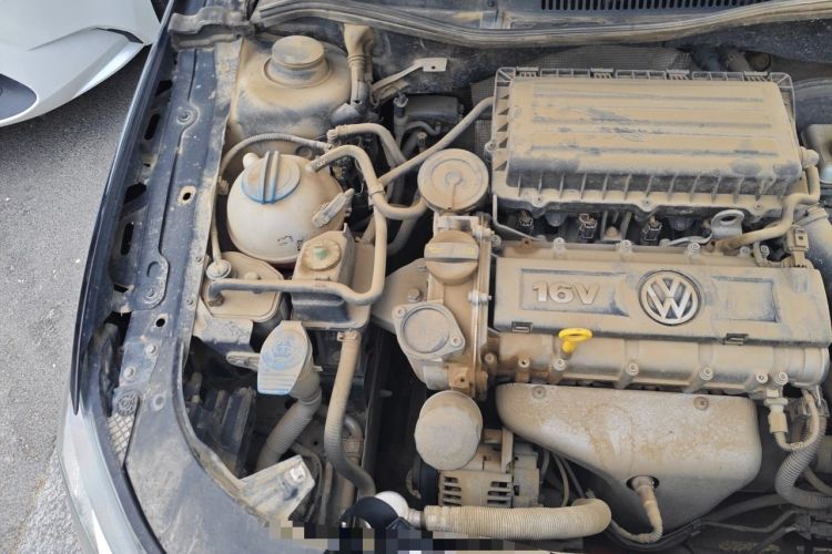 Used Volkswagen Bora 2013 1.6L Manual Fashion Edition Engine Bay Right