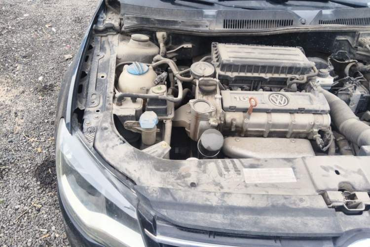 Used Volkswagen Bora 2013 1.6L Manual Fashion Edition Engine Bay Right