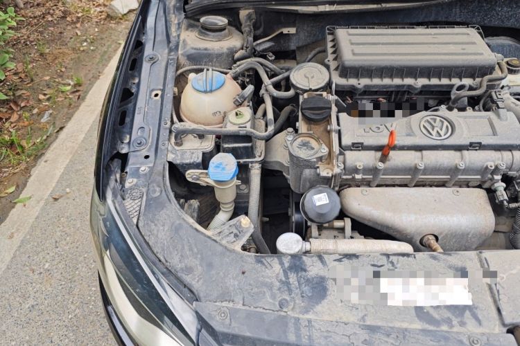 Used Volkswagen Bora 2013 1.6L Automatic Fashion Model Engine Bay Right