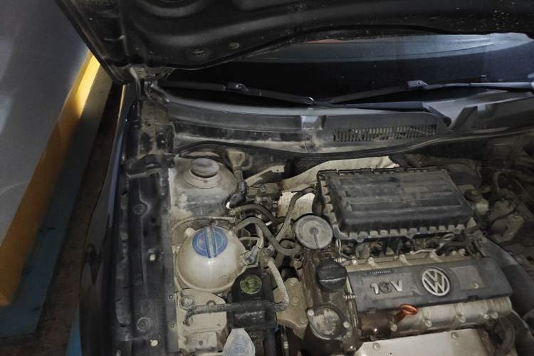 Used Volkswagen Bora 2013 1.6L Automatic Fashion Model Engine Bay Right