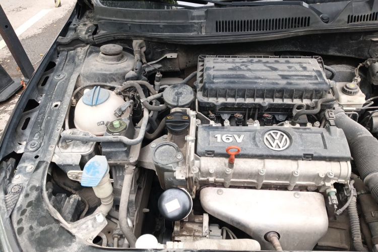 Used Volkswagen Bora 2013 1.6L Automatic Fashion Model Engine Bay Right