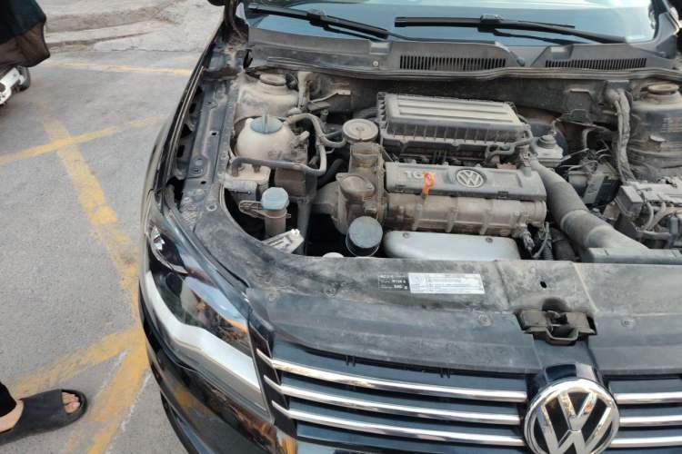 Used Volkswagen Bora 2013 1.6L Automatic Fashion Model Engine Bay Right