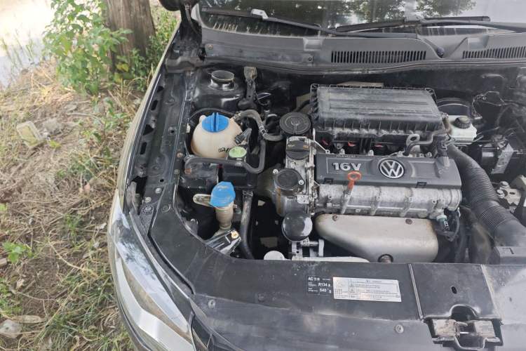 Used Volkswagen Bora 2013 1.6L Manual Fashion Edition Engine Bay Right