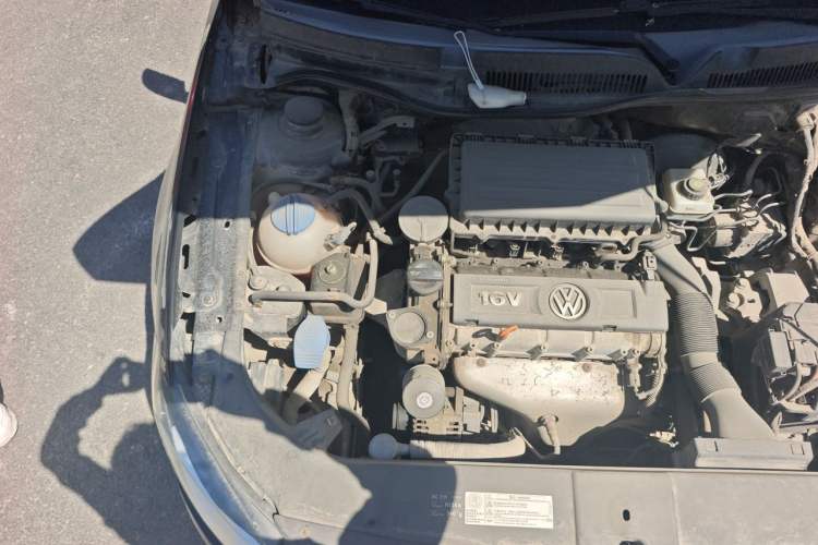 Used Volkswagen Bora 2013 1.6L Manual Fashion Edition Engine Bay Right