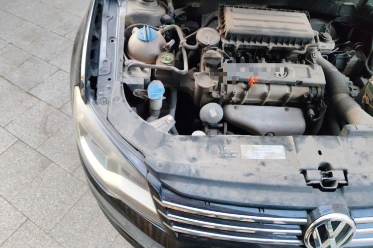 Used Volkswagen Bora 2013 1.6L Manual Fashion Edition Engine Bay Right