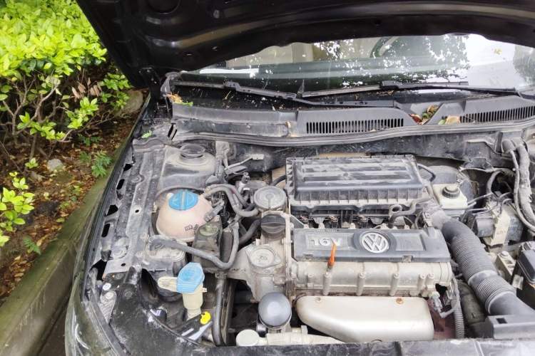 Used Volkswagen Bora 2013 1.6L Automatic Fashion Model Engine Bay Right