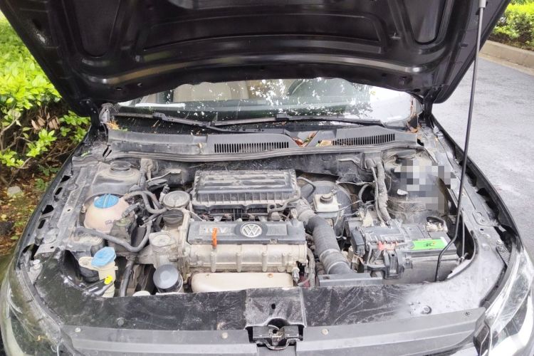 Used Volkswagen Bora 2013 1.6L Automatic Fashion Model Engine Bay