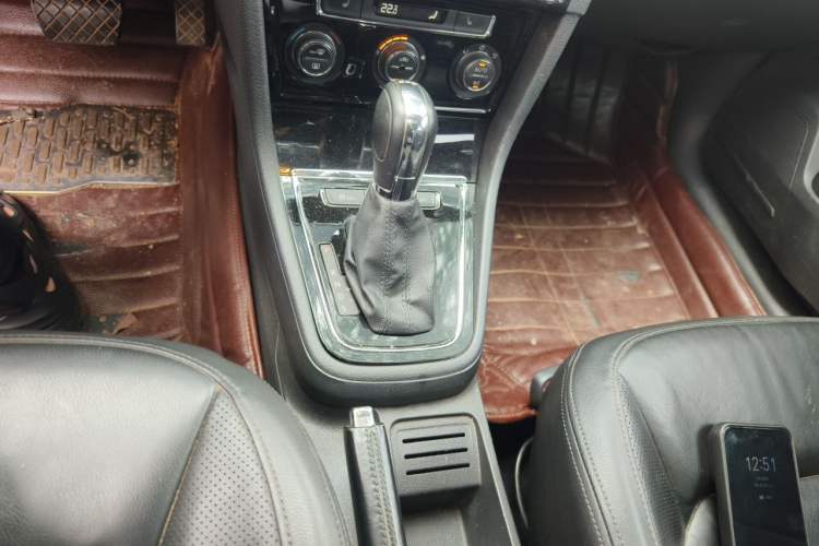 Used Volkswagen Bora 2013 1.4T Automatic Luxury Model Gear Lever