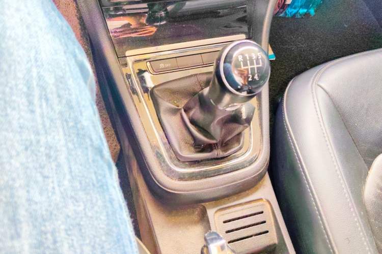 Used Volkswagen Bora 2013 1.6L Manual Comfort Model Gear Lever