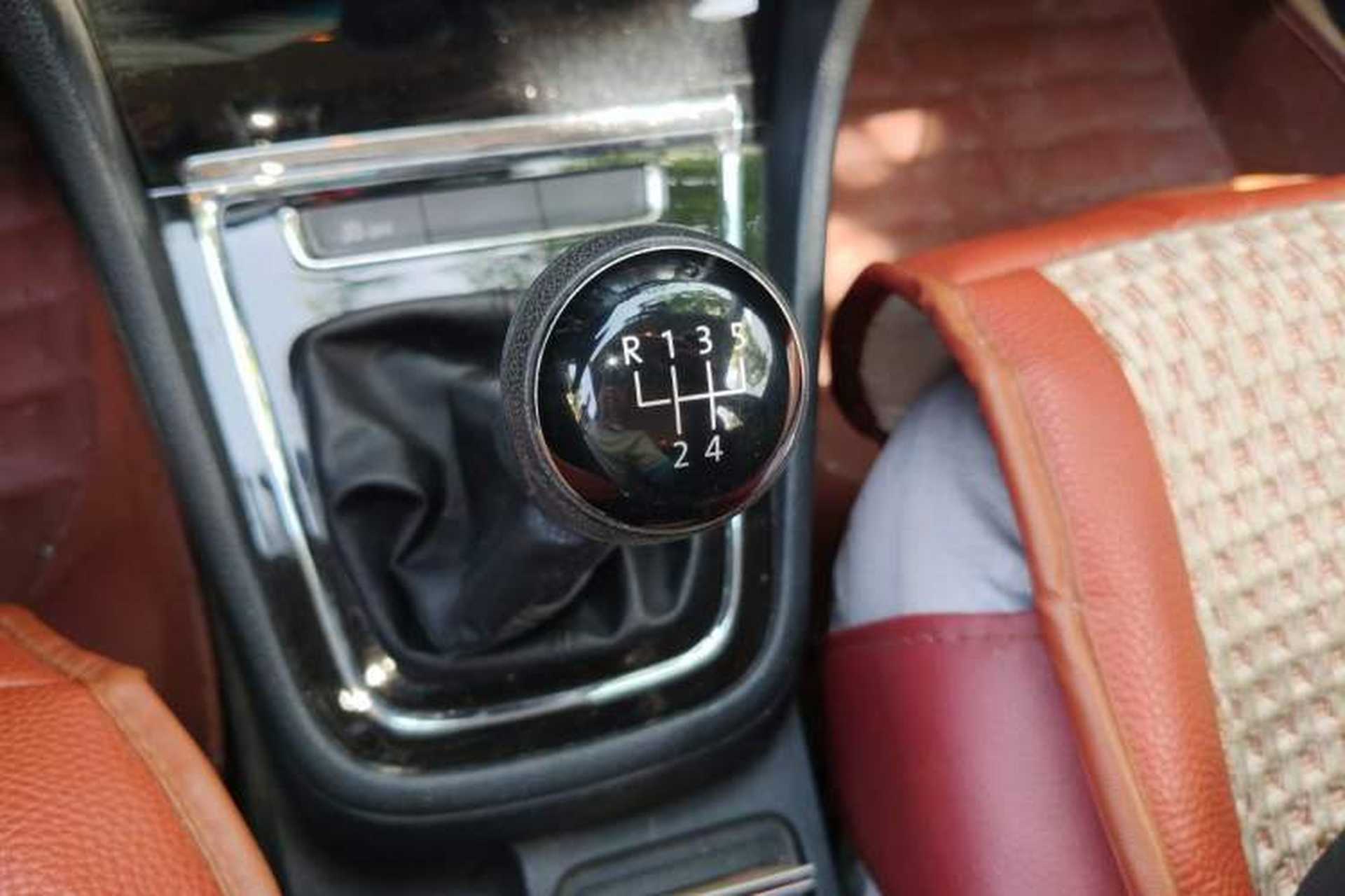 Used Volkswagen Bora 2013 1.6L Manual Fashion Edition Gear Lever