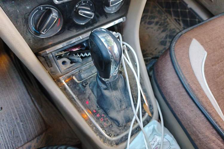 Used Volkswagen Bora 2013 1.6L Automatic Comfort Model Gear Lever