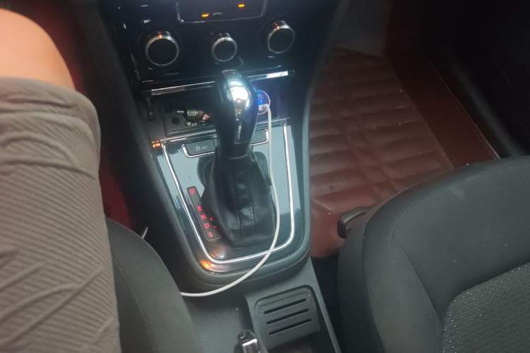 Used Volkswagen Bora 2013 1.6L Automatic Fashion Model Gear Lever