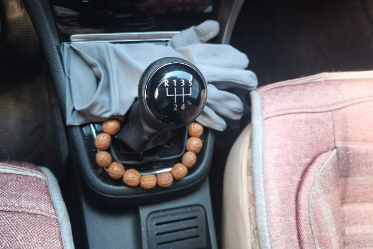 Used Volkswagen Bora 2013 1.6L Manual Fashion Edition Gear Lever