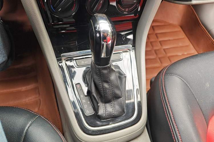 Used Volkswagen Bora 2013 1.6L Automatic Fashion Model Gear Lever
