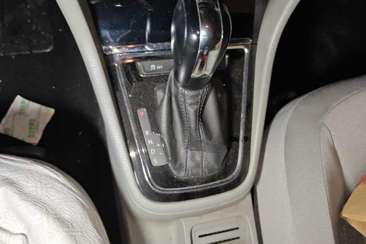 Used Volkswagen Bora 2013 1.6L Automatic Fashion Model Gear Lever