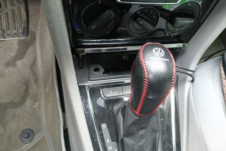 Used Volkswagen Bora 2013 1.6L Automatic Fashion Model Gear Lever