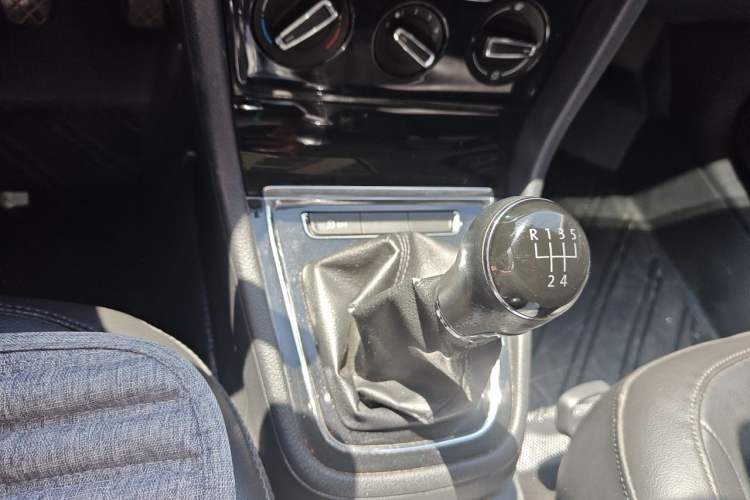Used Volkswagen Bora 2013 1.6L Manual Comfort Model Gear Lever