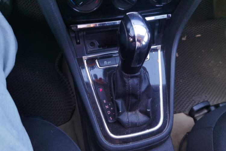Used Volkswagen Bora 2013 1.6L Automatic Fashion Model Gear Lever