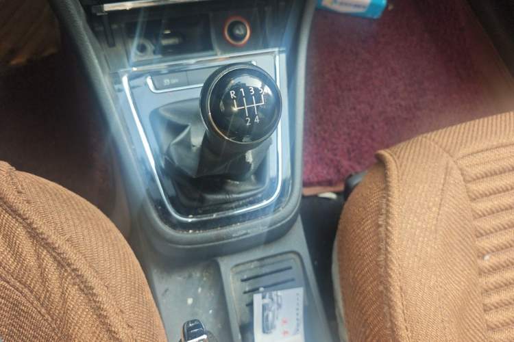 Used Volkswagen Bora 2013 1.6L Manual Fashion Edition Gear Lever