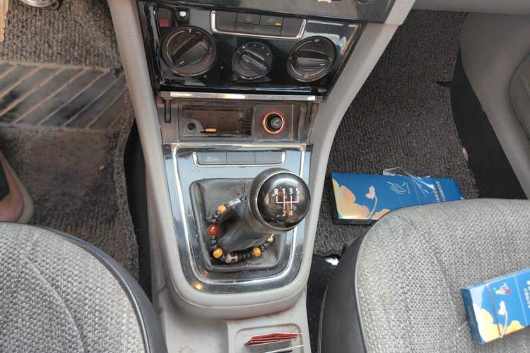 Used Volkswagen Bora 2013 1.6L Manual Fashion Edition Gear Lever