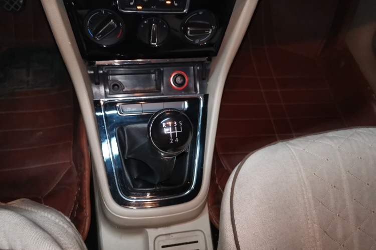 Used Volkswagen Bora 2013 1.6L Manual Comfort Model Gear Lever