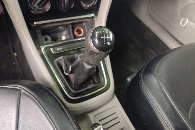 Used Volkswagen Bora 2013 1.6L Manual Fashion Edition Gear Lever