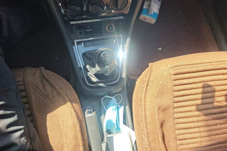 Used Volkswagen Bora 2013 1.6L Manual Fashion Edition Gear Lever