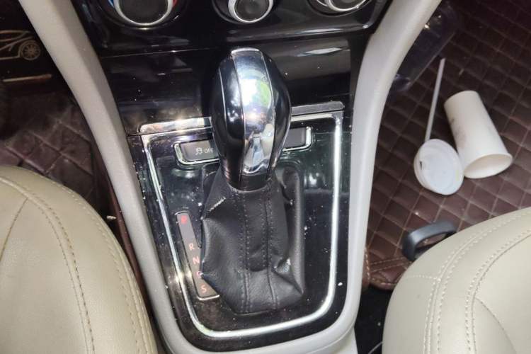 Used Volkswagen Bora 2013 1.6L Automatic Fashion Model Gear Lever