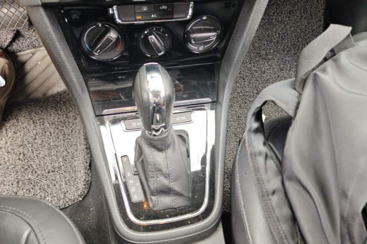 Used Volkswagen Bora 2013 1.6L Automatic Comfort Model Gear Lever