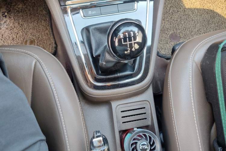 Used Volkswagen Bora 2013 1.6L Manual Comfort Model Gear Lever