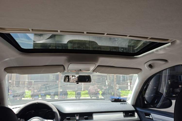 Used Volkswagen Bora 2013 1.6L Manual Comfort Model Headliner