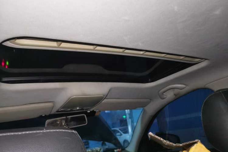 Used Volkswagen Bora 2013 1.6L Automatic Comfort Model Headliner