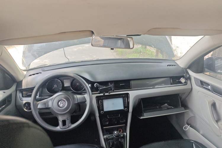 Used Volkswagen Bora 2013 1.6L Manual Fashion Edition Headliner