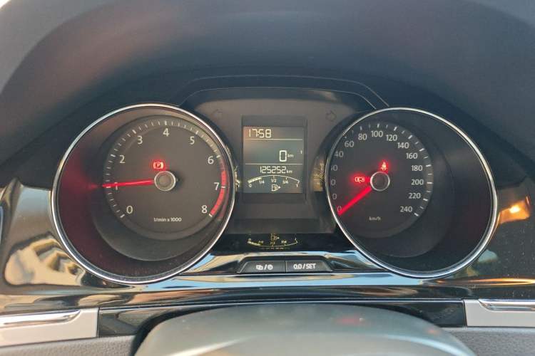 Used Volkswagen Bora 2013 1.6L Manual Comfort Model Instrument Cluster