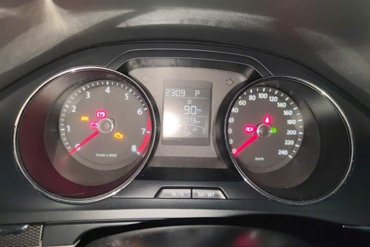 Used Volkswagen Bora 2013 1.6L Automatic Fashion Model Instrument Cluster