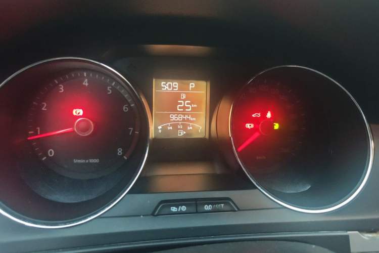 Used Volkswagen Bora 2013 1.6L Automatic Fashion Model Instrument Cluster
