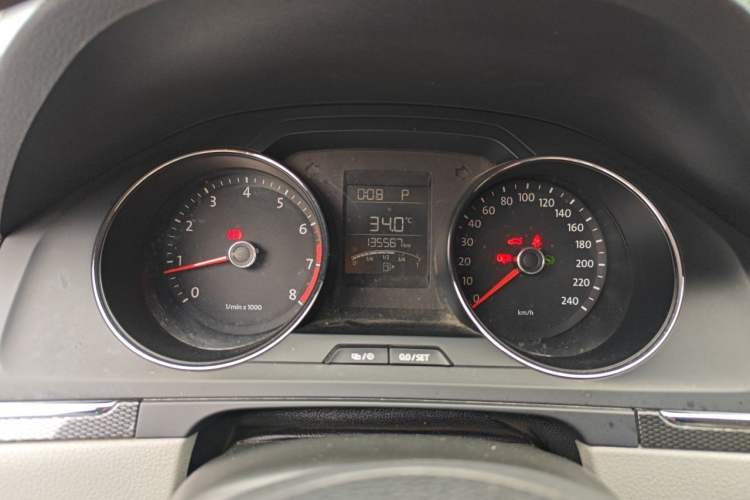 Used Volkswagen Bora 2013 1.6L Automatic Fashion Model Instrument Cluster