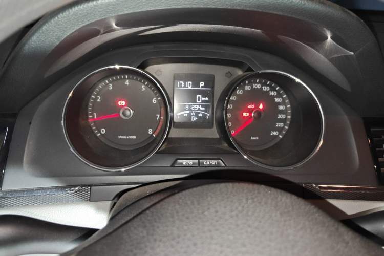 Used Volkswagen Bora 2013 1.6L Automatic Fashion Model Instrument Cluster