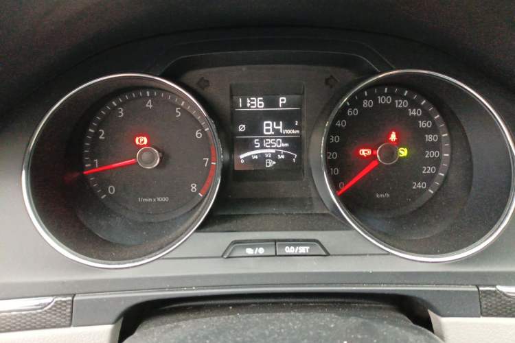 Used Volkswagen Bora 2013 1.6L Automatic Fashion Model Instrument Cluster